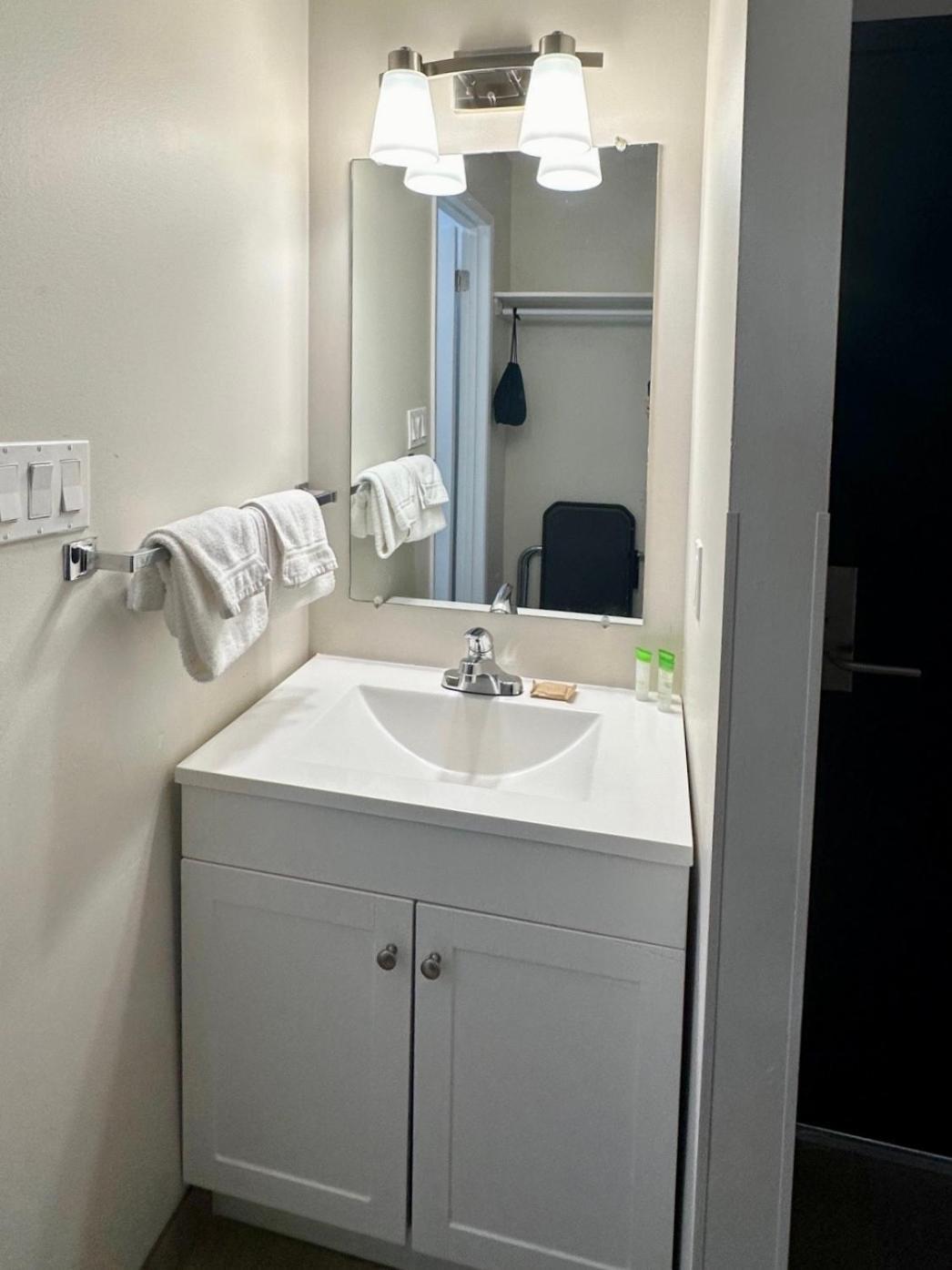 Anavada & - Grande Prairie