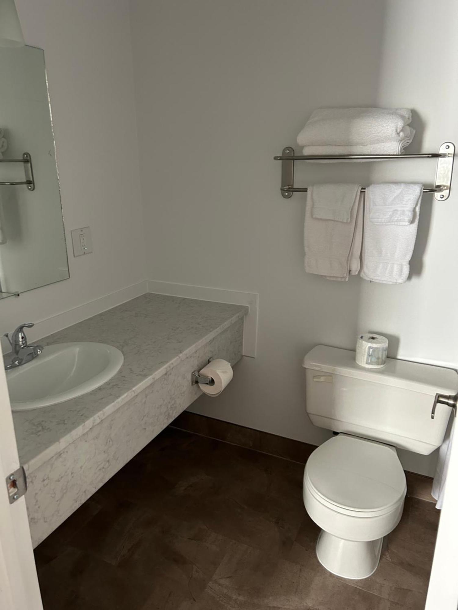 Anavada & - 3* Grande Prairie