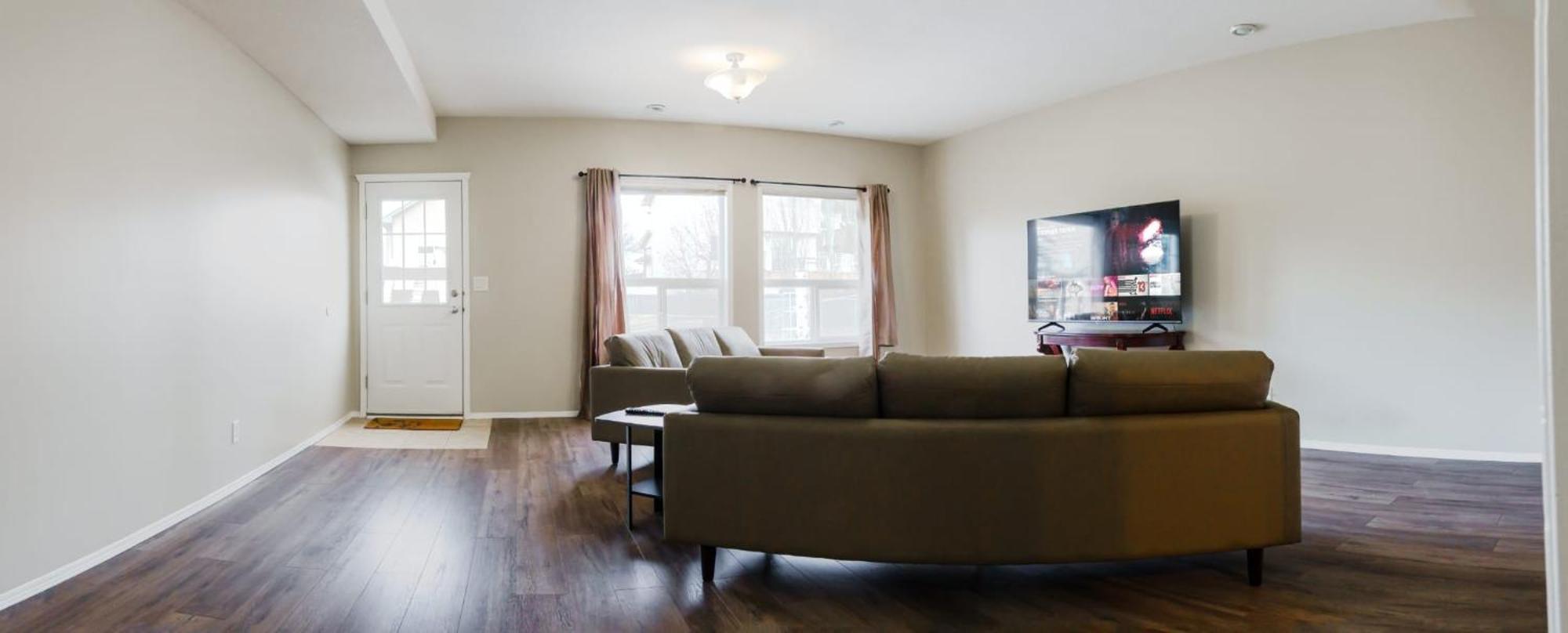 Guest house The Blue Door Grande Prairie