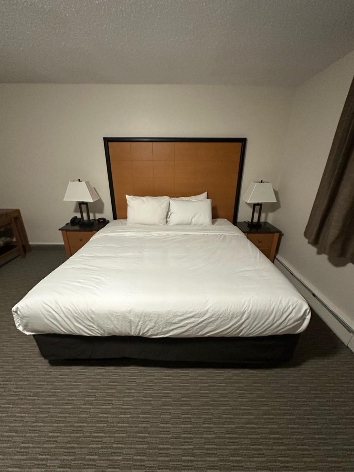 Anavada & - Grande Prairie