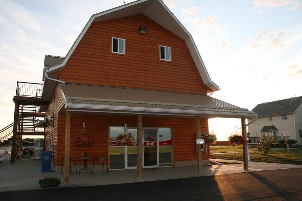 Happy Trails Campground & Cabins Hotel