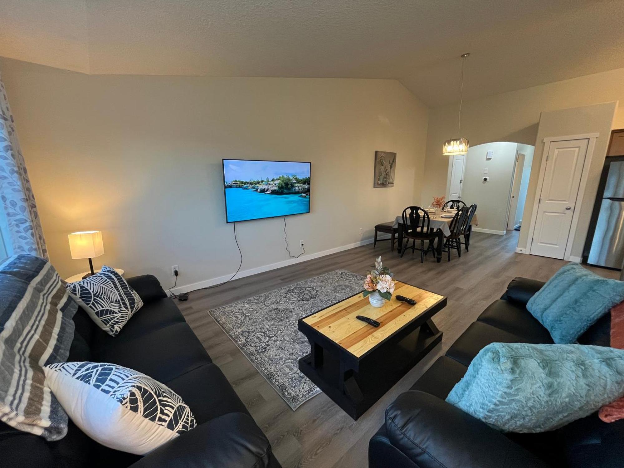 Apartment Park View Paradise - Big, Bright, Modern, Fully Stocked Grande Prairie