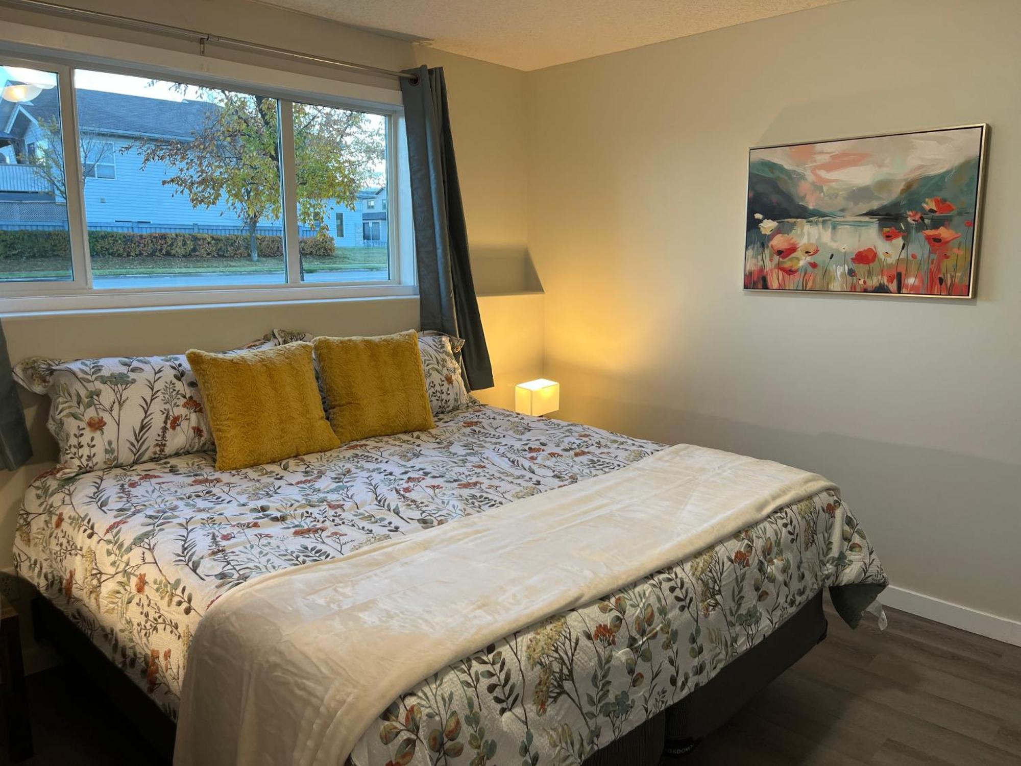 Apartment Park View Paradise - Big, Bright, Modern, Fully Stocked *