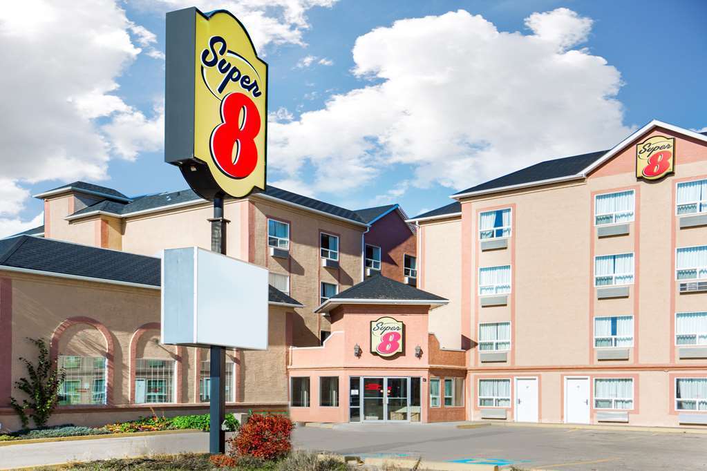 Super 8 By Wyndham Hotel 2*