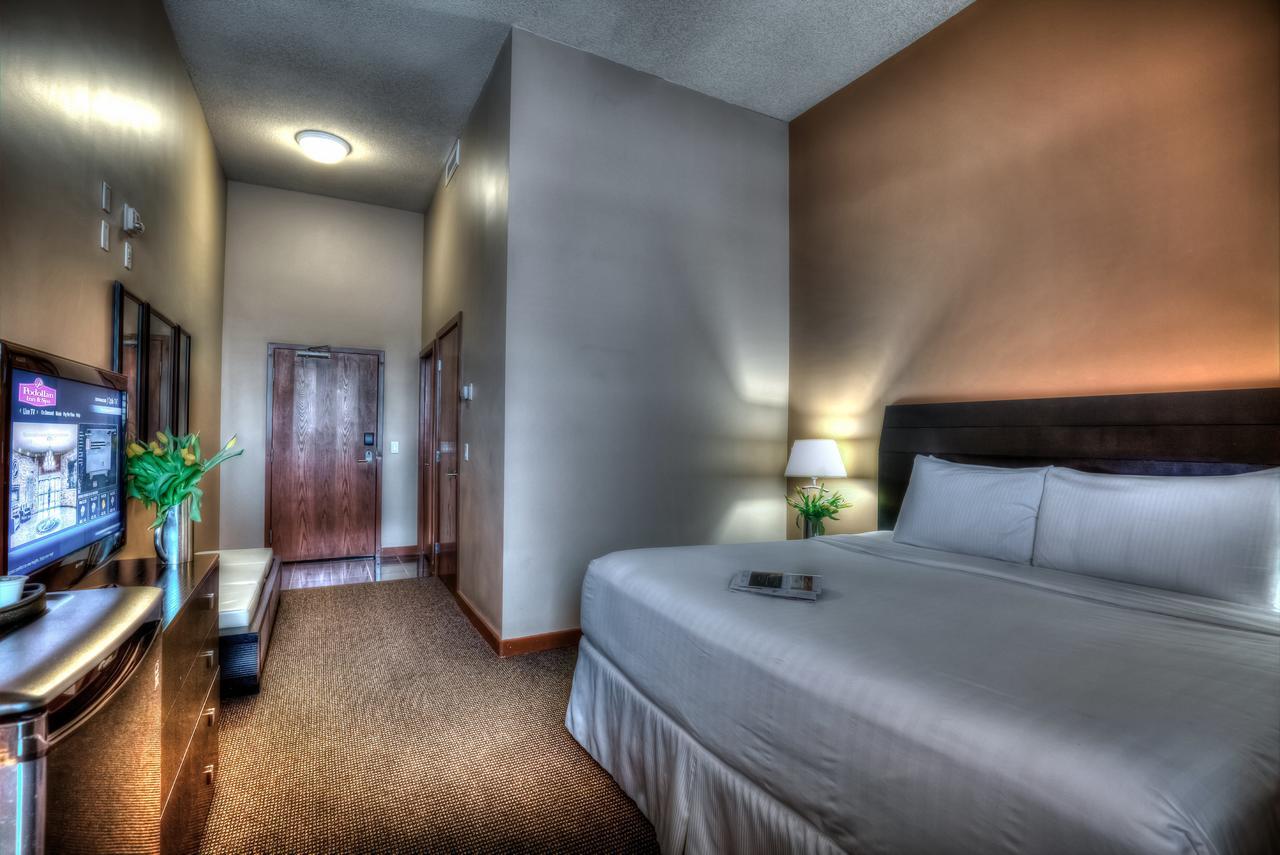 Podollan & - Hotel Grande Prairie