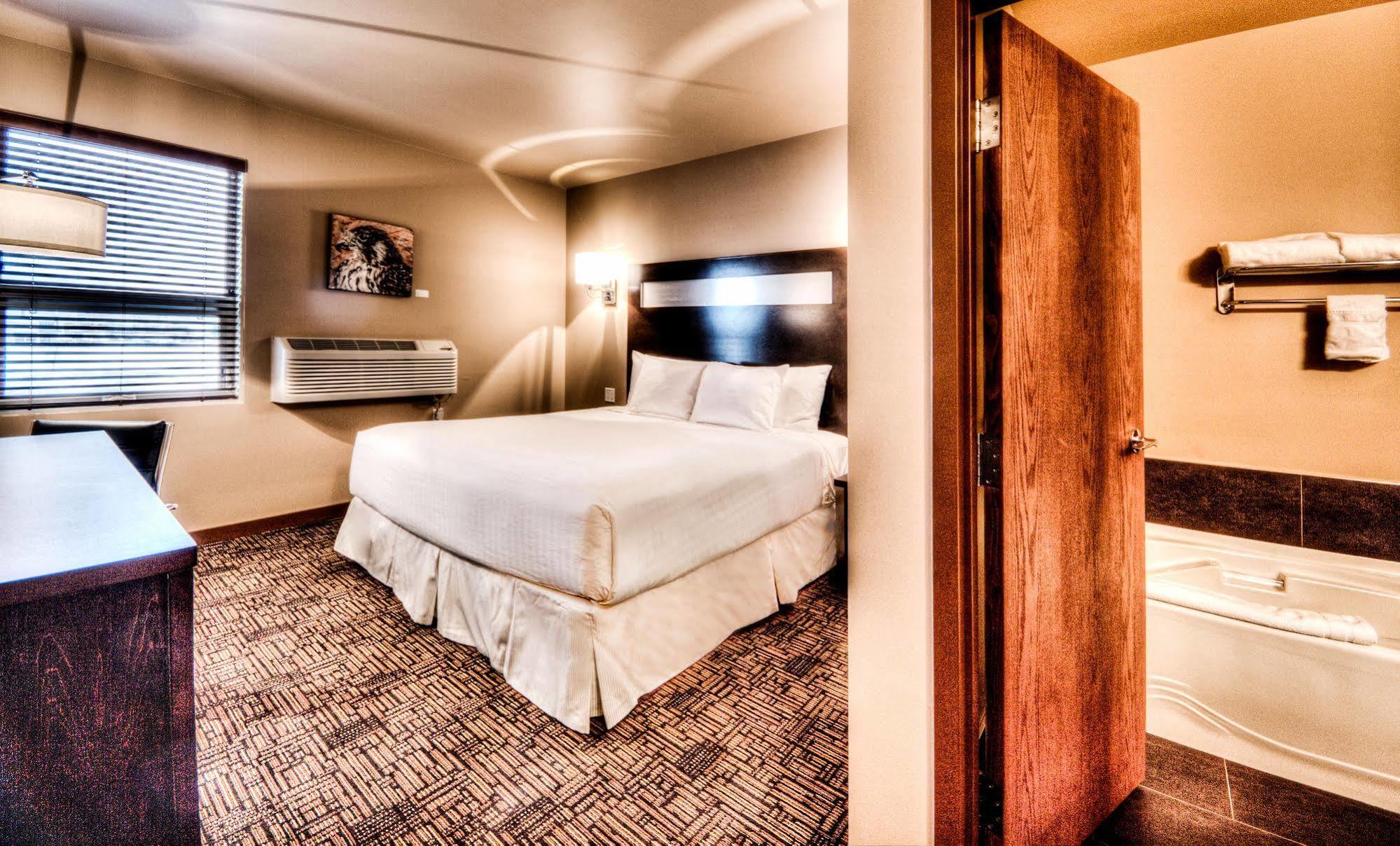 Podollan & - Hotel Grande Prairie
