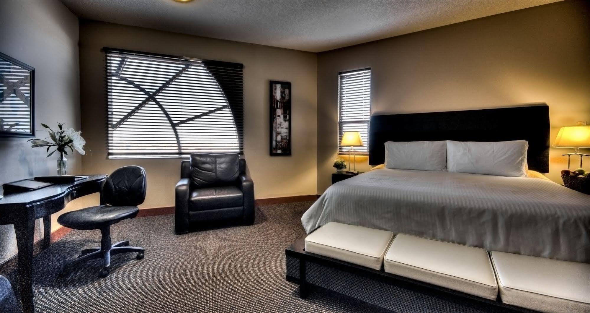 Podollan & - Hotel Grande Prairie