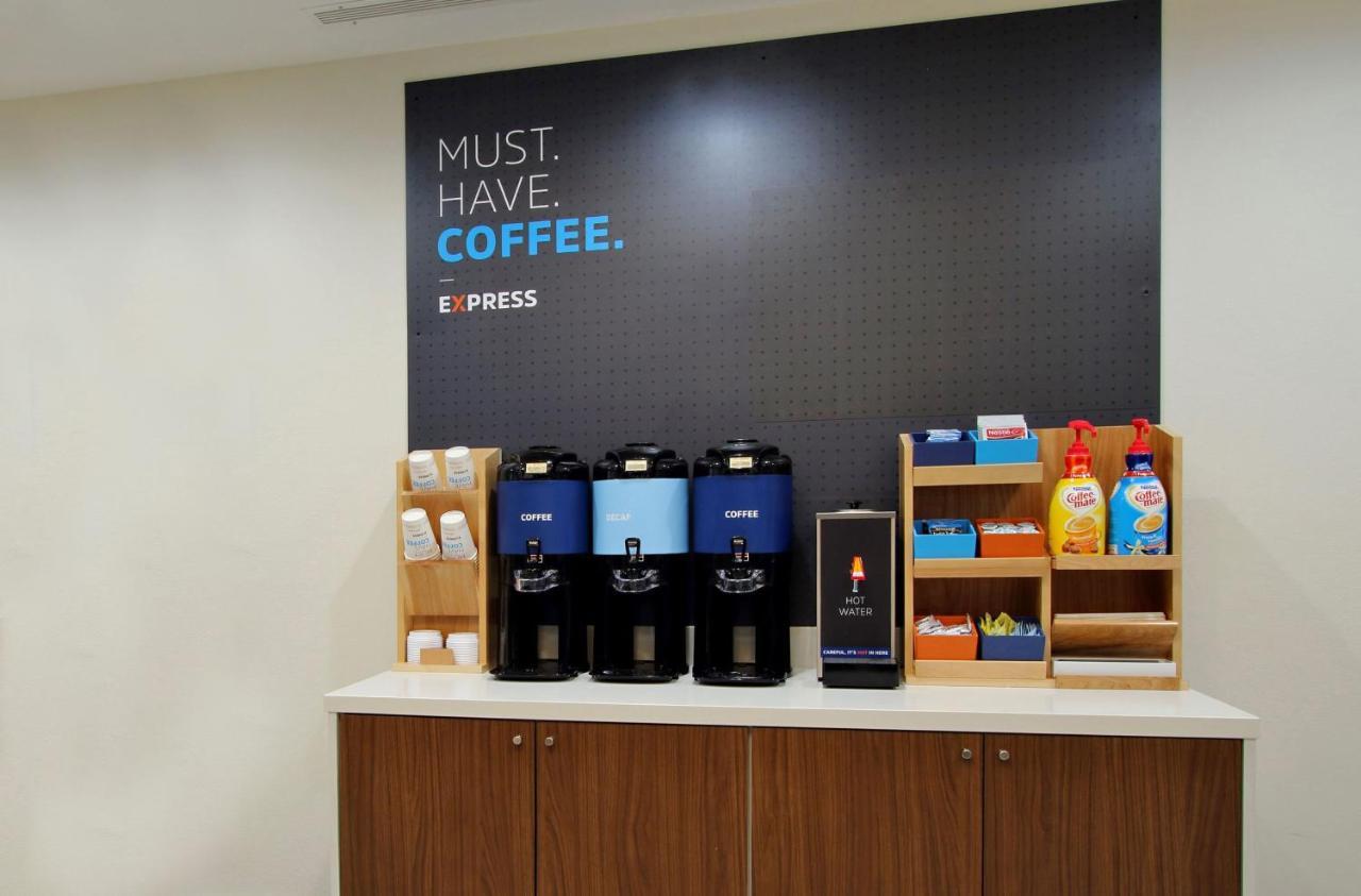 Express By Ihg Hotel 2*